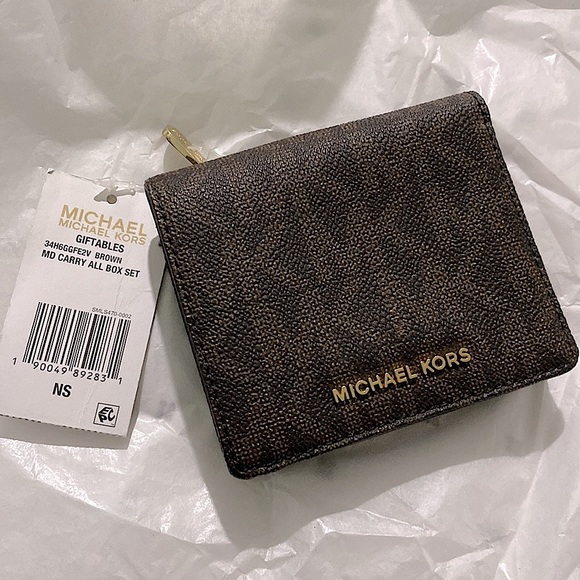 NEW MICHAEL KORS MK LOGO JET SET TRAVEL BIFOLD WALLET BROWN ⭐️⭐️⭐️⭐️ - Picture 1 of 10